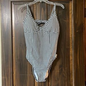 Women’s Time& Tru Black/White swimsuit NWT and Hygiene Liner attached Size L